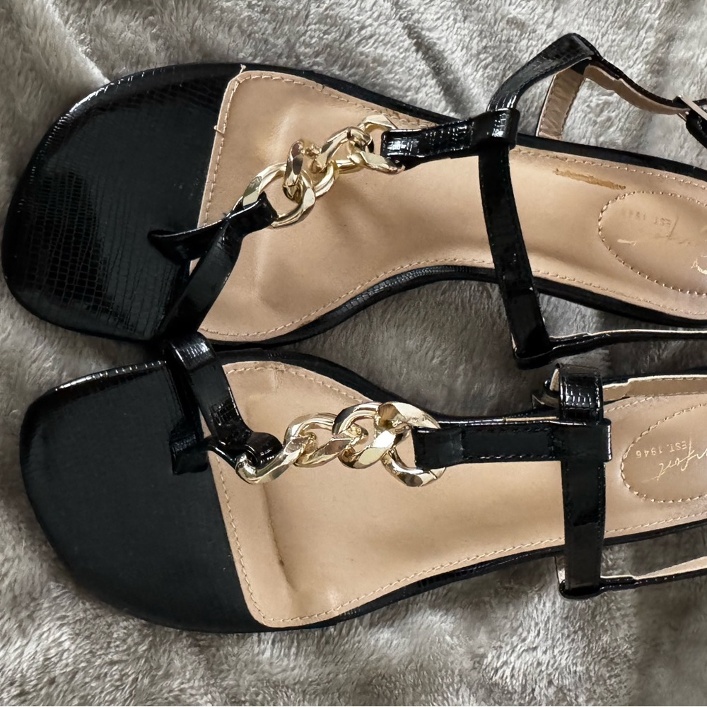 Elegant Black Sandals/Heels with Gold Chain; Sz 8w